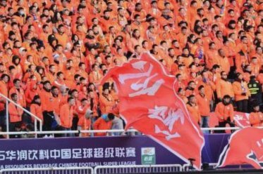 啊这！赛前泰山球迷在球场高喊：倒数第一