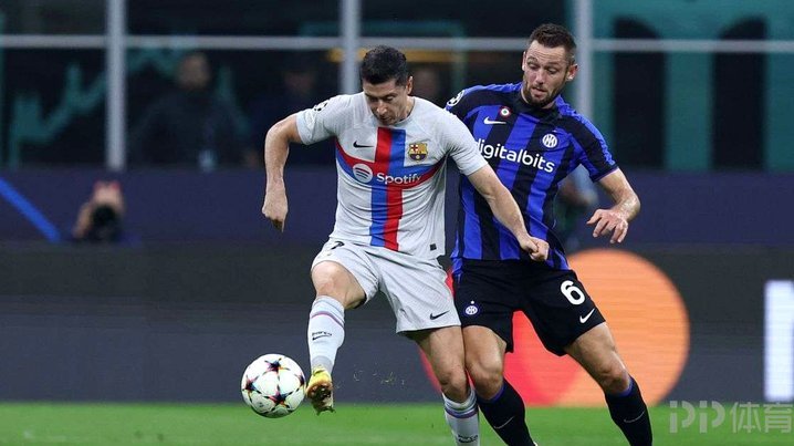 巴萨训练场传来好消息，拉菲尼亚领衔三人回归