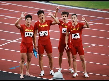 杨展彭首开纪录 中场防守迎突破