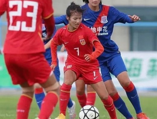 刘雨希关键发挥，中国U17女足3-0胜印度挺进四强锁定世少赛席位