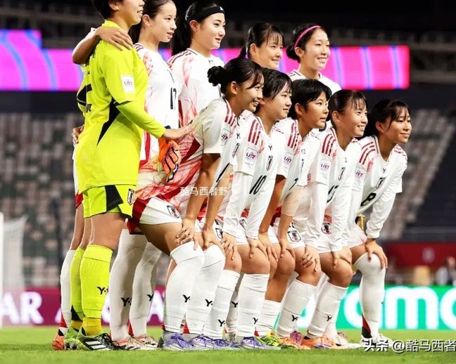 小世界杯决赛为什么有女球员?