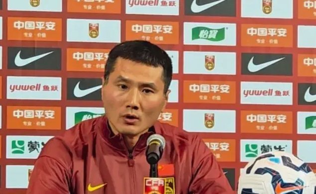 看了几场邵佳一的国家队 他的战术思路是什么？