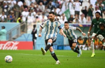 世界杯：卡塔尔1-1瑞士，恩博洛点射，库奇补时造乌龙绝平