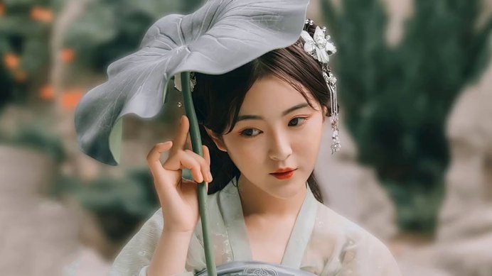 董路：镜像错觉中的自我崇拜