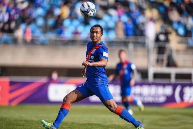 半场：山东泰山3-1云南玉昆，买乌郎破僵，泽卡双响