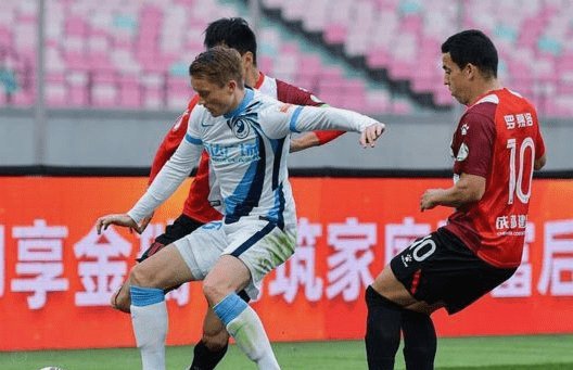 海港2-0申花，莱昂纳多建功李新翔破门