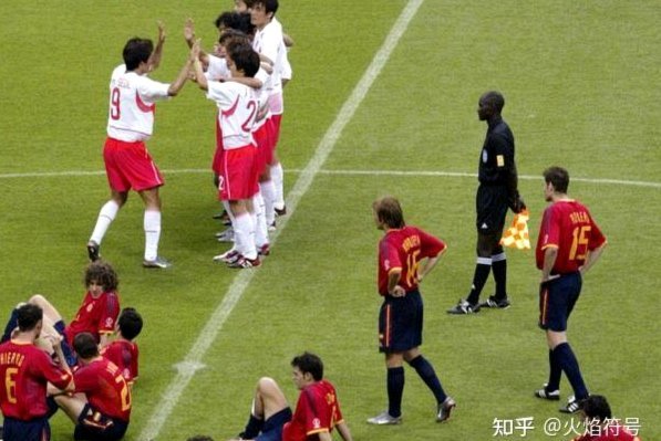 美媒：2002世界杯韩国奇迹裁判争议
