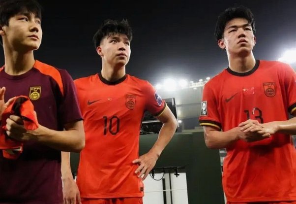 邵佳一、于汉超观战U17国足逆转毕尔巴鄂竞技